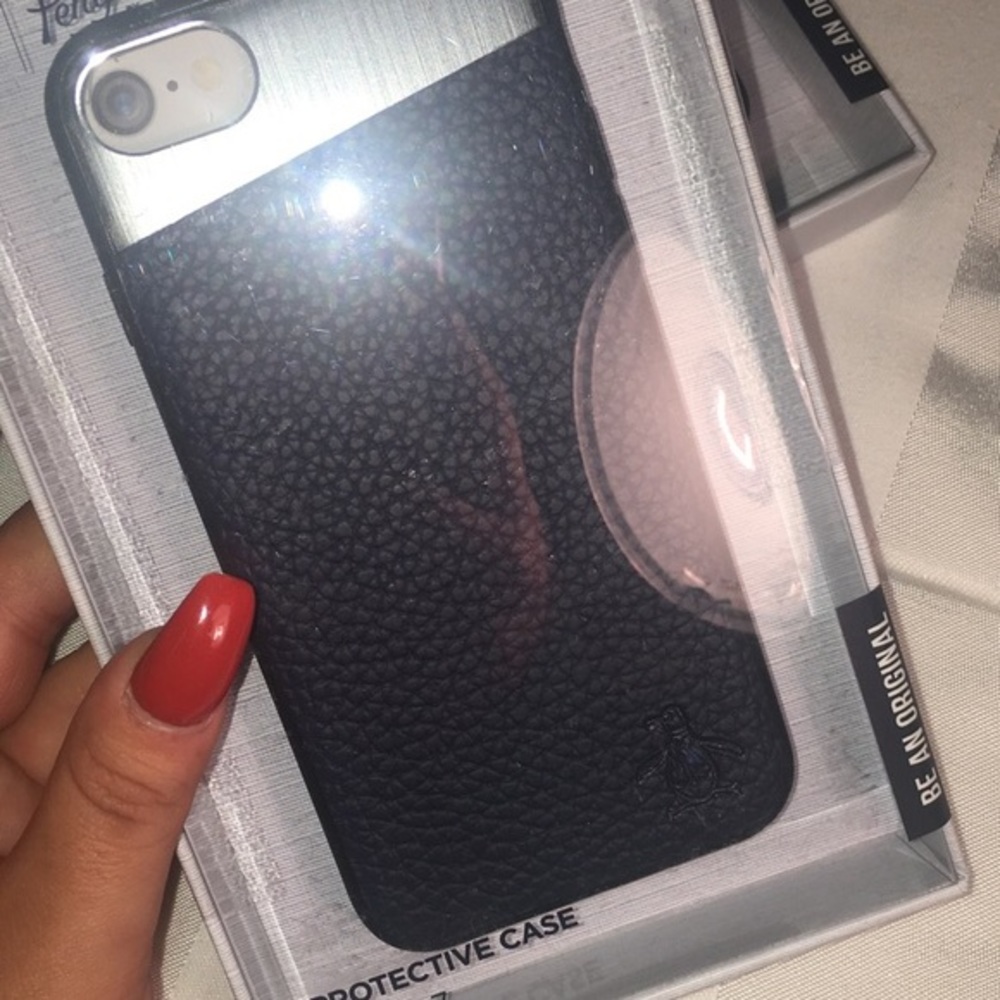 (1) iPhone 7 navy blue/grey Penguin Cases - Picture 3 of 6